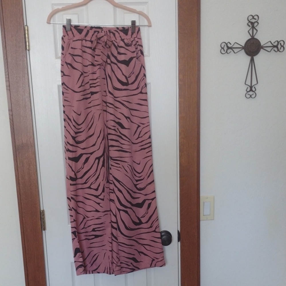 🌻3 For $15 High Rise Mauve Black Zebra Wide Leg Lounge Casual Beachy Pants